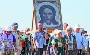 Паломники отправились в крестный ход до села Коробейниково