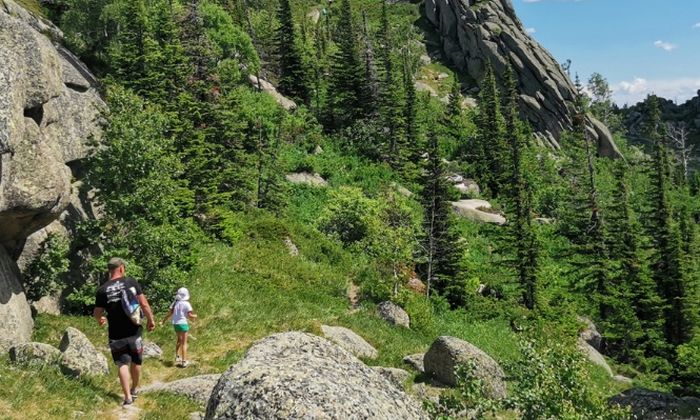 Сапы, трекинг налегке и экскурсия к камнерезам за один поход выходного дня по Горной Колывани