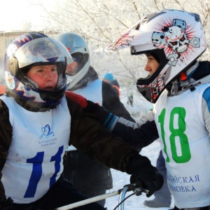 «Алтайская зимовка»  установила рекорд участников гонки мотолыжных экипажей - на старт вышли 104 спортсмена