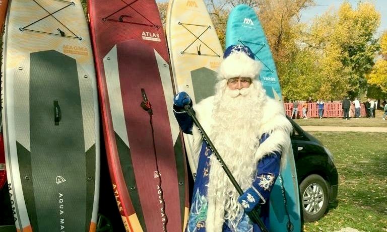 Всемирный день туризма в парке «Изумрудный» приближает Новый год: лучшее фото – с алтайским Дедом Морозом