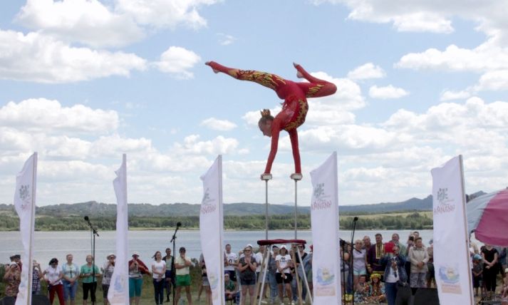 Владыки вод Колыванских три дня будут фестивалить на «Солнечном берегу». Главный герой гуляний – реликтовый орех чилим