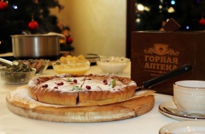«Горная аптека» радовала гостей «Алтайской зимовки» горячим сбитнем и вкусными пирогами