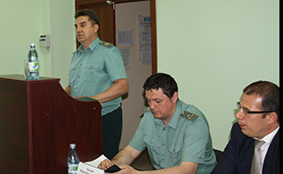 Алтайские таможенники рассказали сотрудникам турфирм о правилах перевозки товаров через границу