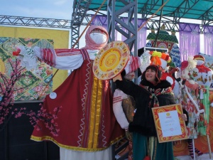 На Фестивале «Сибирская Масленица» выбрали лучшее чучело, победитель получил 50 тысяч рублей