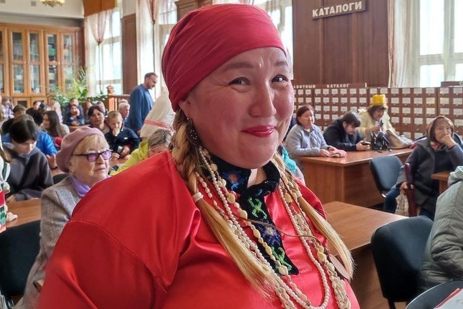 кумандинка в национальном костюме_rndaltai.jpg кумандинка в национальном костюме_rndaltai.jpg