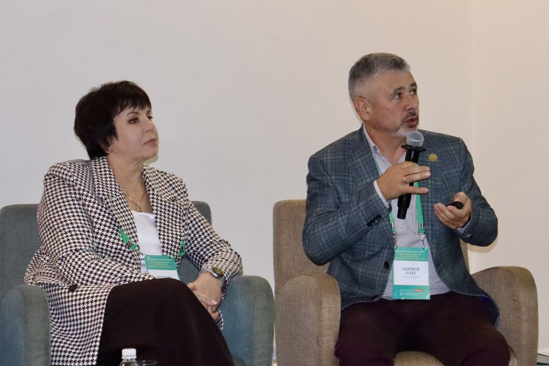 выступление Олега Акимова на брифинге форума АОТ_Алина Пенигина.jpg