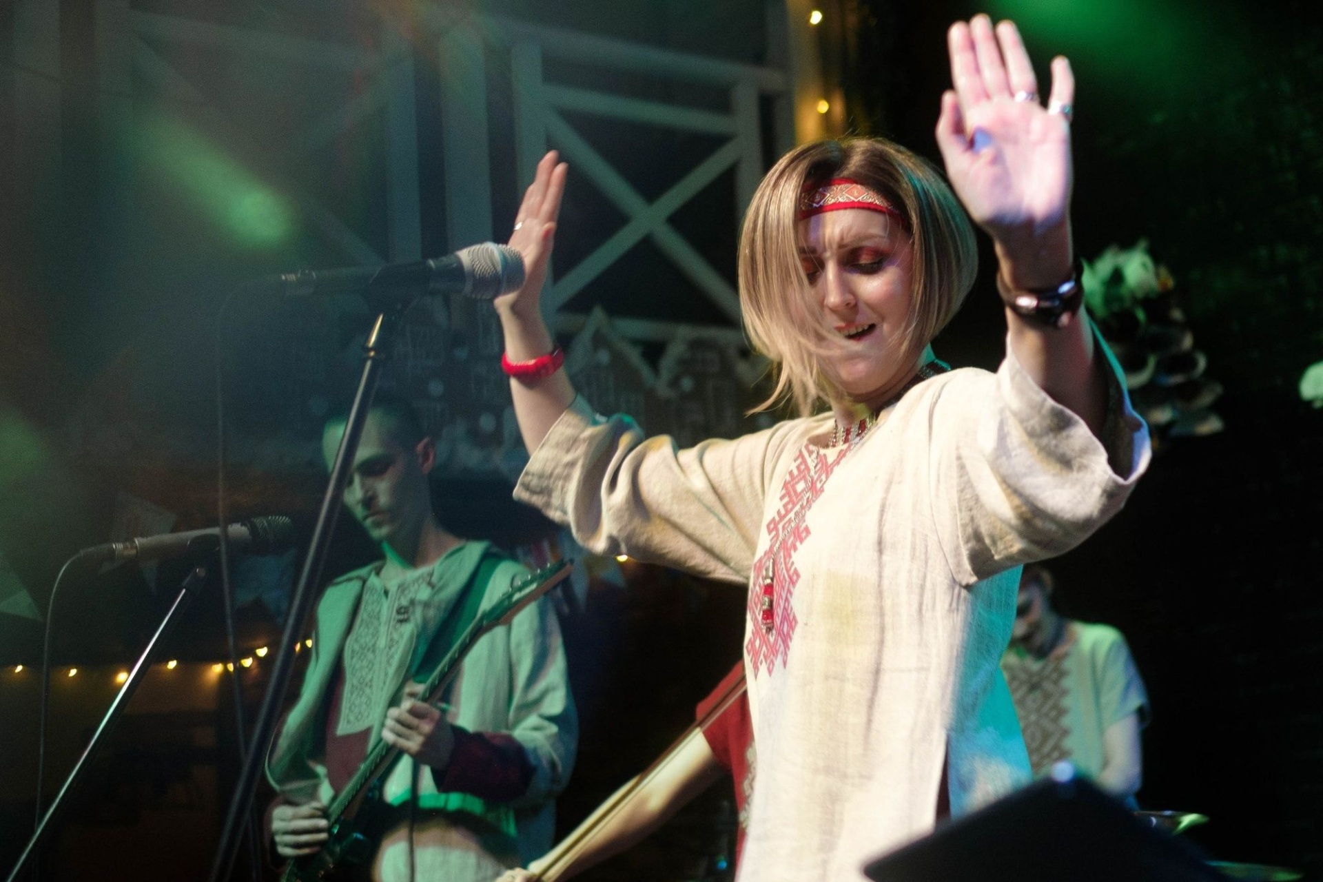 выступление фолк-группы Човен_choven_folk.jpg