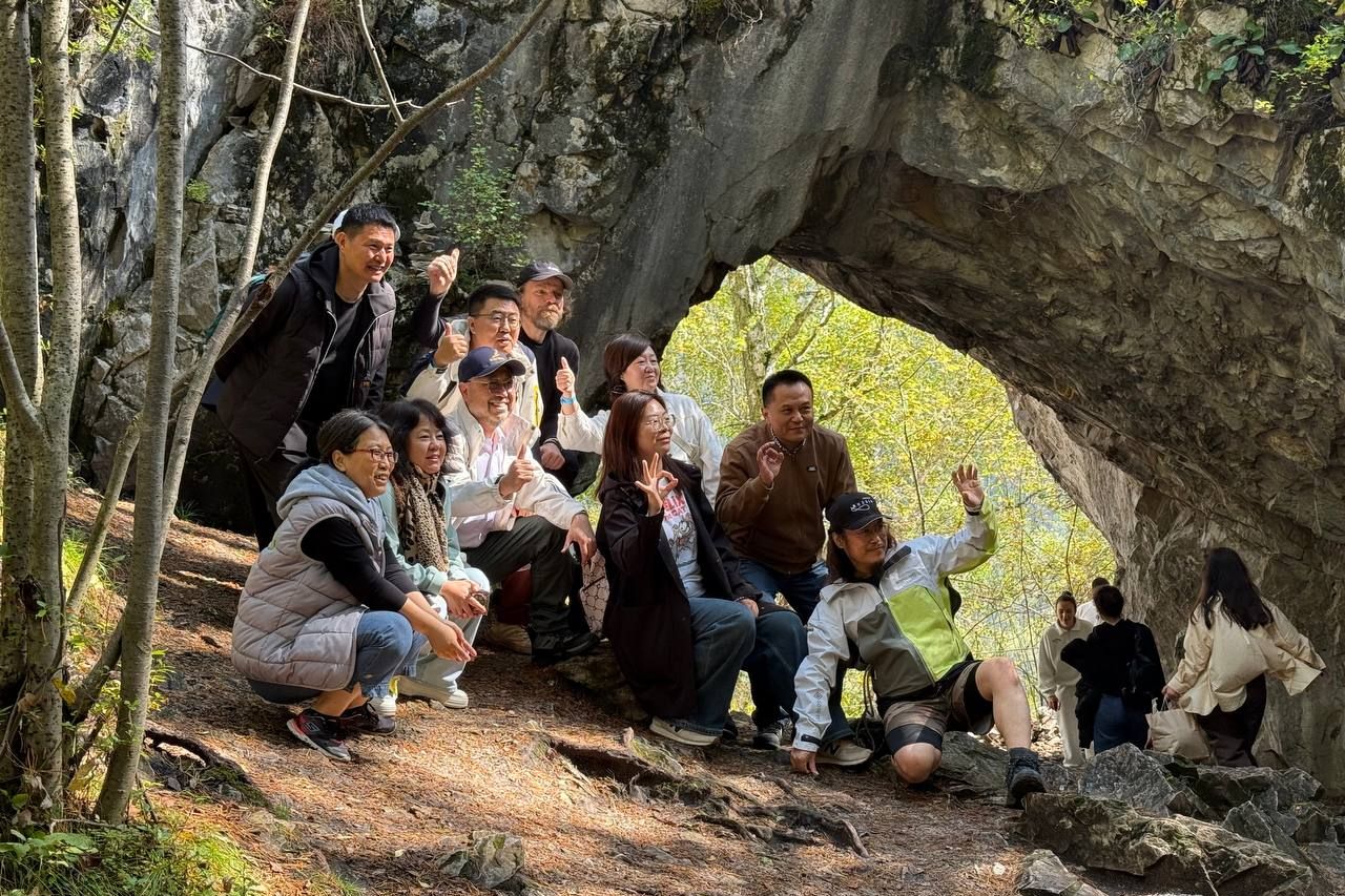 китайские туроператоры на экскурсии у Тавдинских пещер_Виктория Колпакова.jpg китайские туроператоры на экскурсии у Тавдинских пещер_Виктория Колпакова.jpg