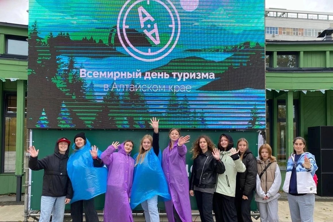 студенты-волонеты Дня туризма в парке Изумрудный_collegeasu.jpg