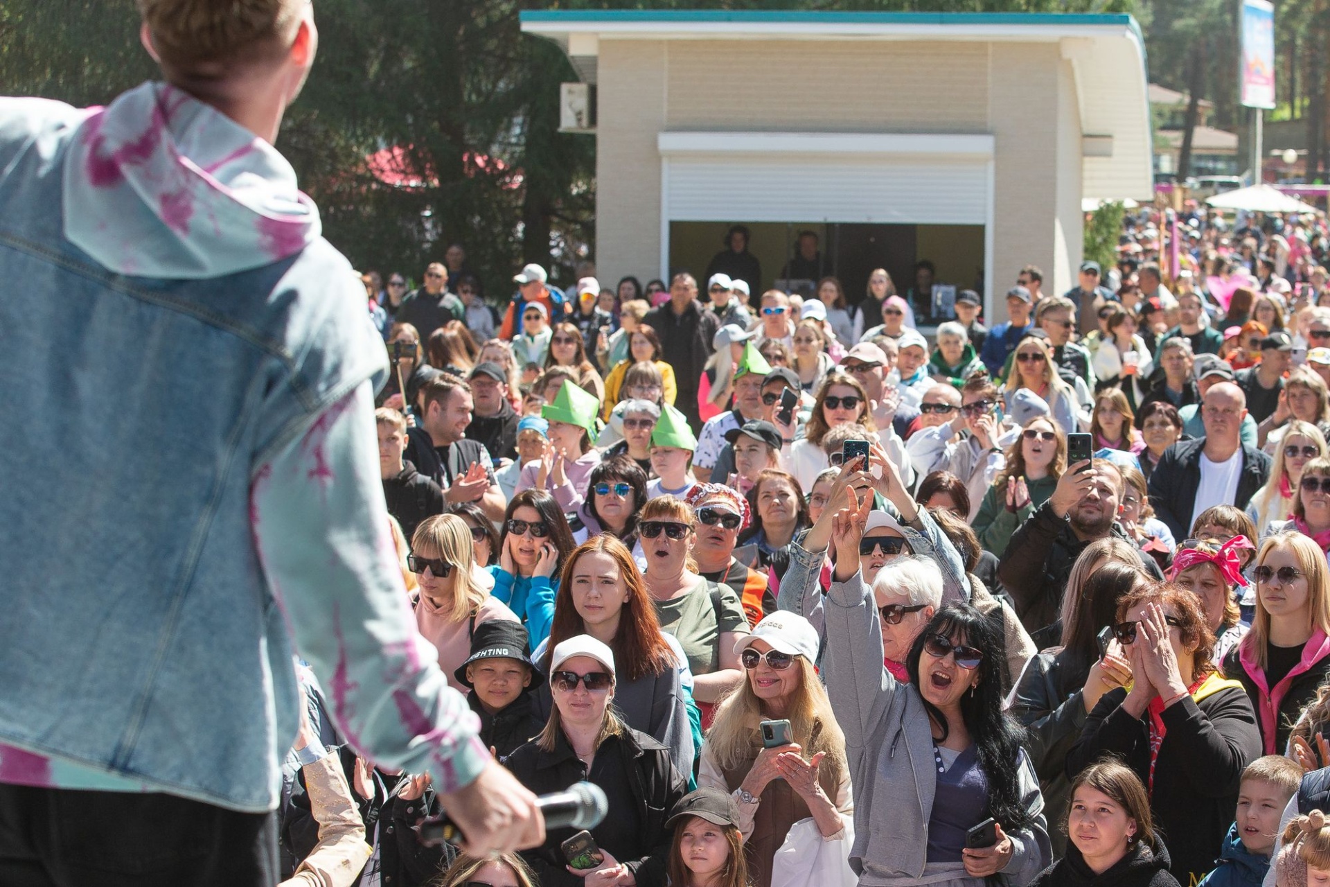 у сцены фестиваля Цветение маральника-_Всеволод Клещев.jpg