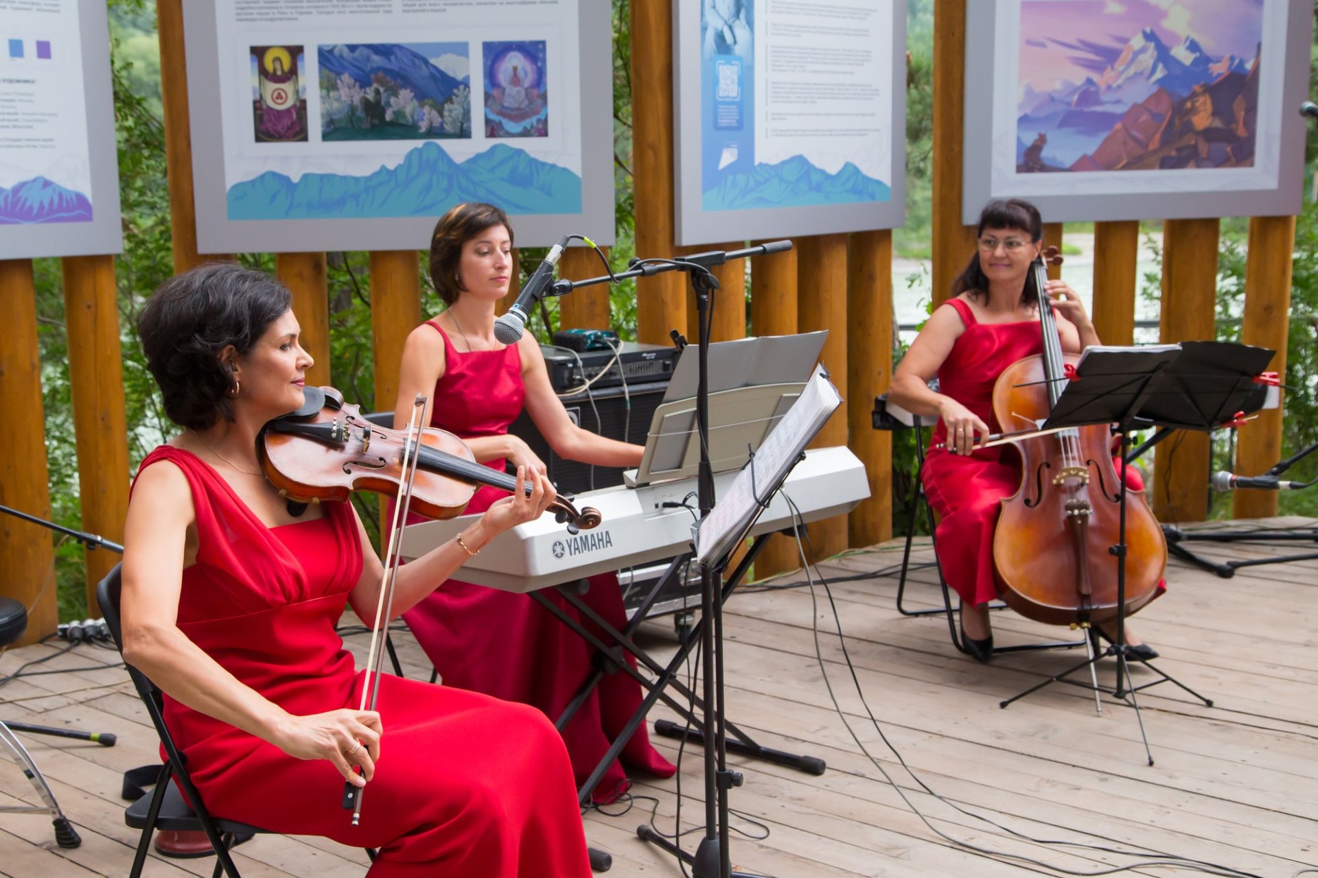 трио Музы Алтая на фестивале Шум Катуни_Владимир Вдовин.jpg