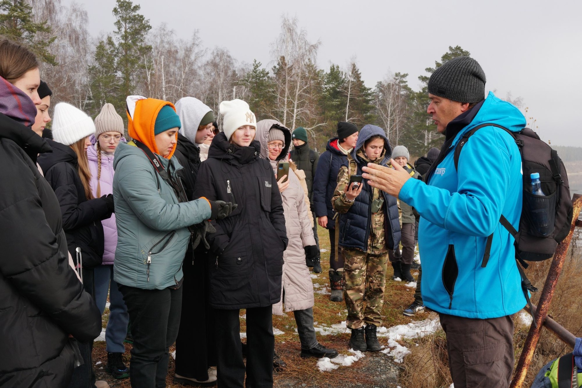 Алексей Эбель ведет занятие школы Экогид Алтая_Александр Скачко_otrjadkaravan.jpg