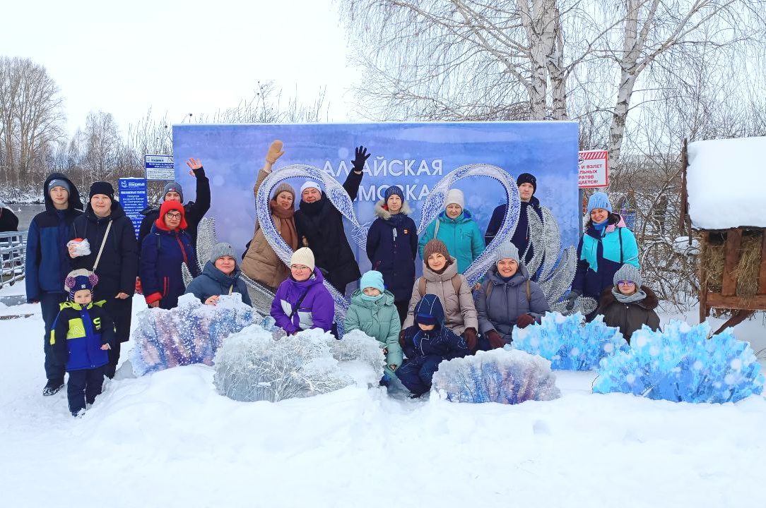 экскурсанты из Белокурихи в бесплатной поездке от ТИЦ в Лебединый заказник_Марина Мотылина.jpg