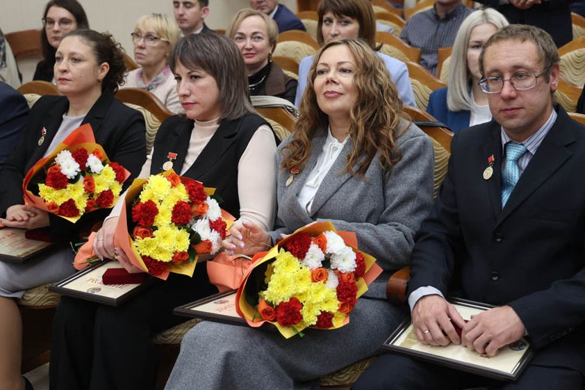 лауреаты Премии Правительства Алтайского края из ВНИИ Пантового оленеводства_Андрей Каспришин_ap22.ru.jpg