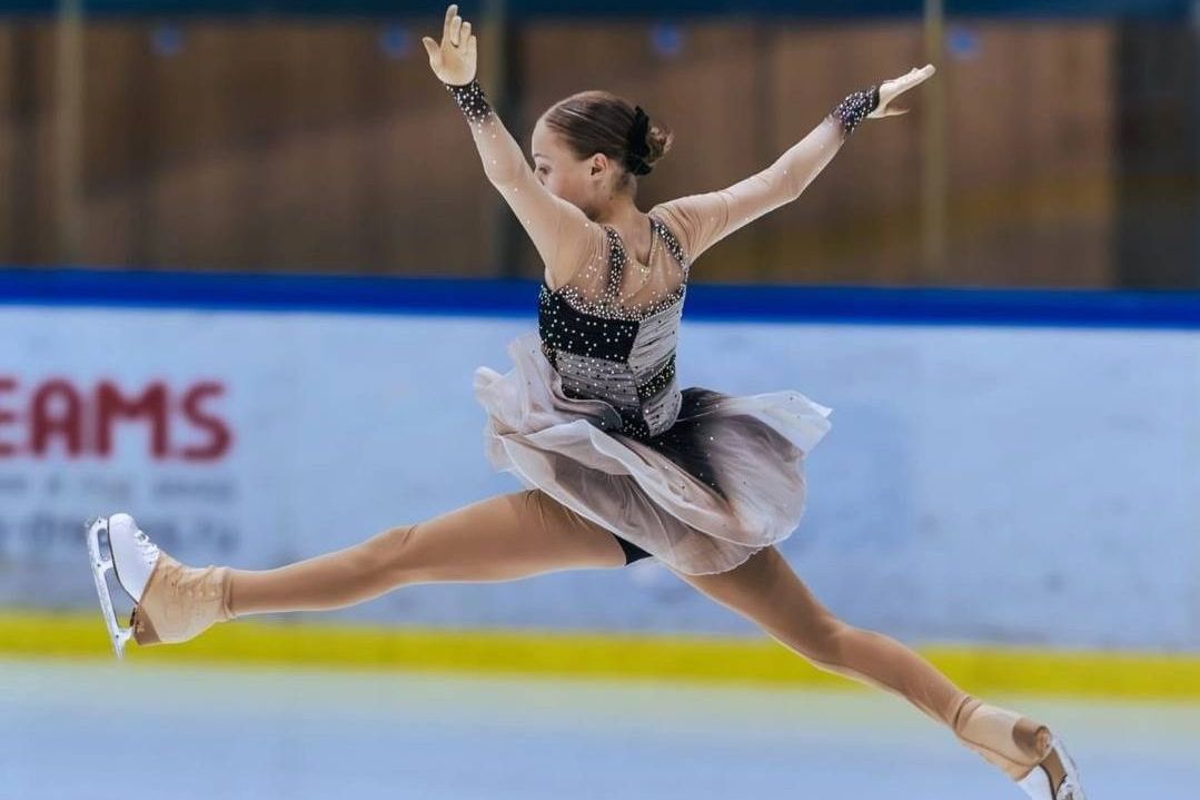 выступление бийчанки на соревнованиях по фигурному катанию_sib_led_progress_bsk.jpg