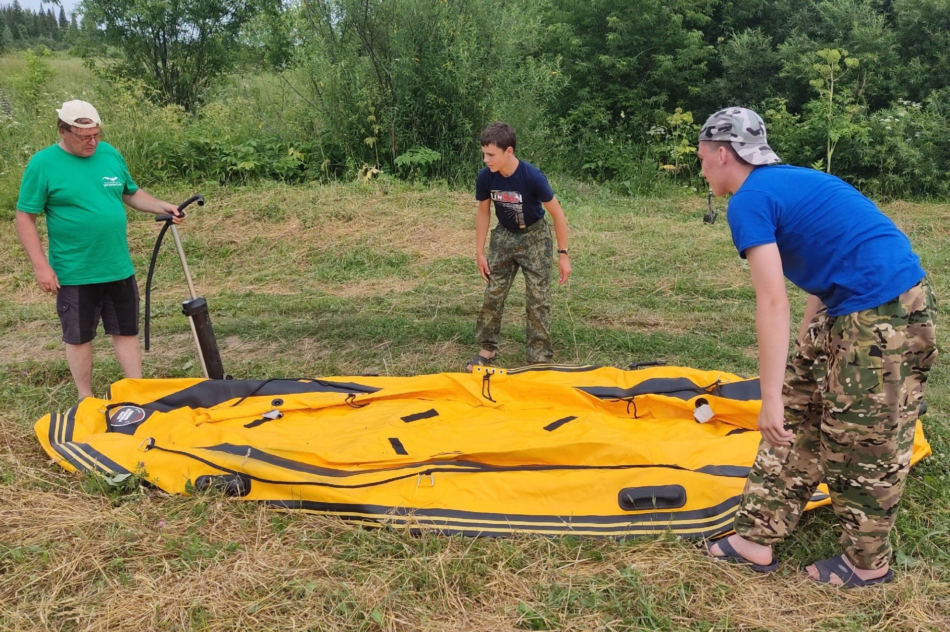 подготовка к сплаву по Чумышу школьно-педагогической экспедиции_Татьяна Бойцова.jpg