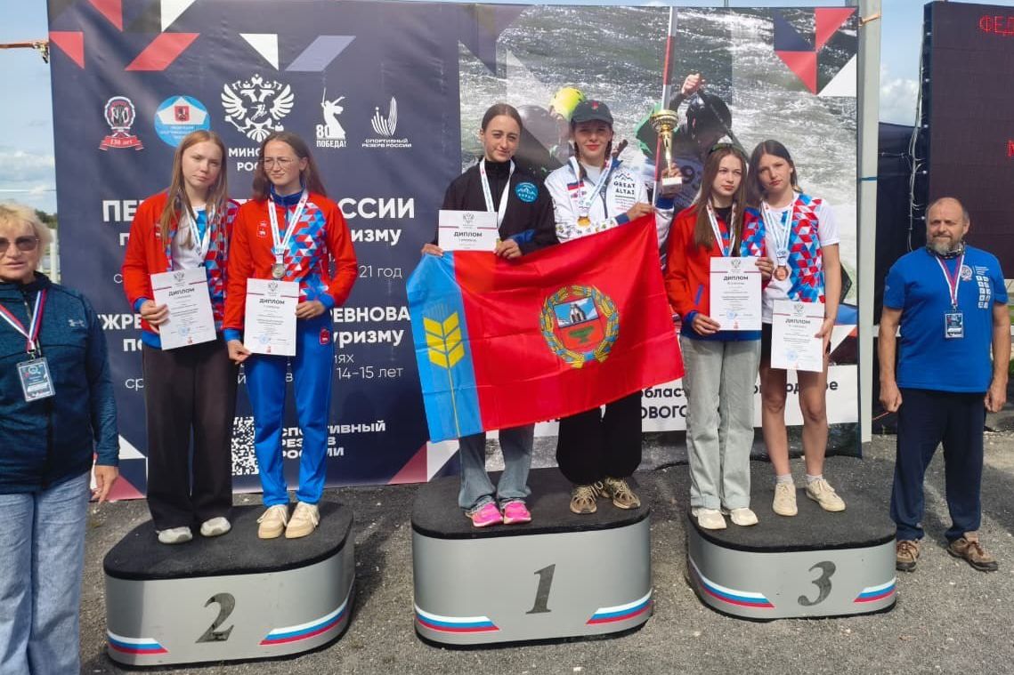 лидеры юниорок на катамаранах 2 Первенства России из Алтайского края_boretchclub.jpg