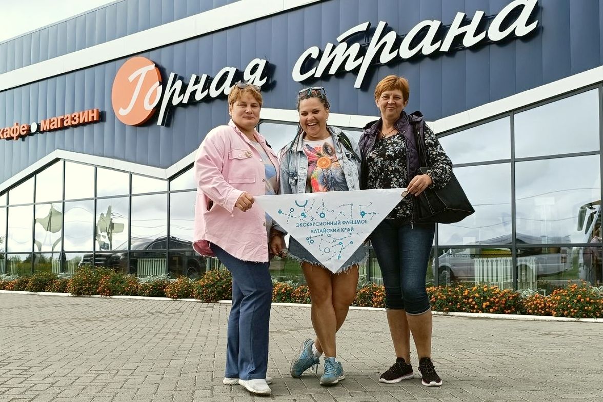 выездная группа экскурсионного флешмоба-2023 у кафе Горная страна_Мария Буховецкая.jpg выездная группа экскурсионного флешмоба-2023 у кафе Горная страна_Мария Буховецкая.jpg