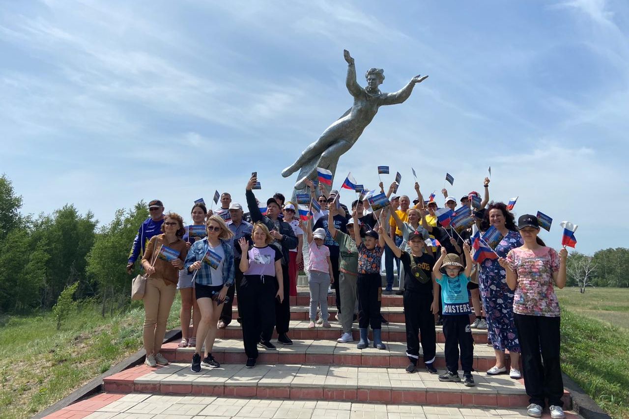 баевцы встречают участников автопробега по озерам Алтайского края_Елена Седых.jpg