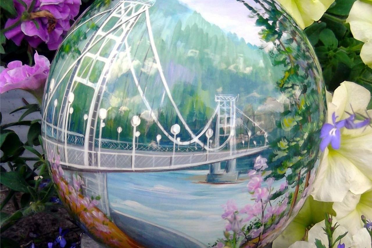 расписной шар-неваляшка с ландшафтом Бирюзовой Катуни_Наталья Петрова.jpg
