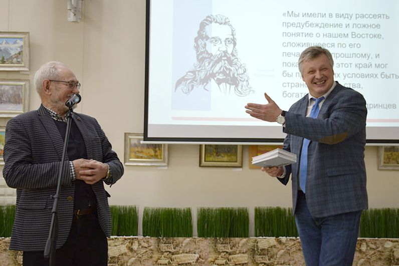 Сергей Мансков и Вячеслав Должиков на презентации в Шишковке_akunb.altlib.ru.jpg