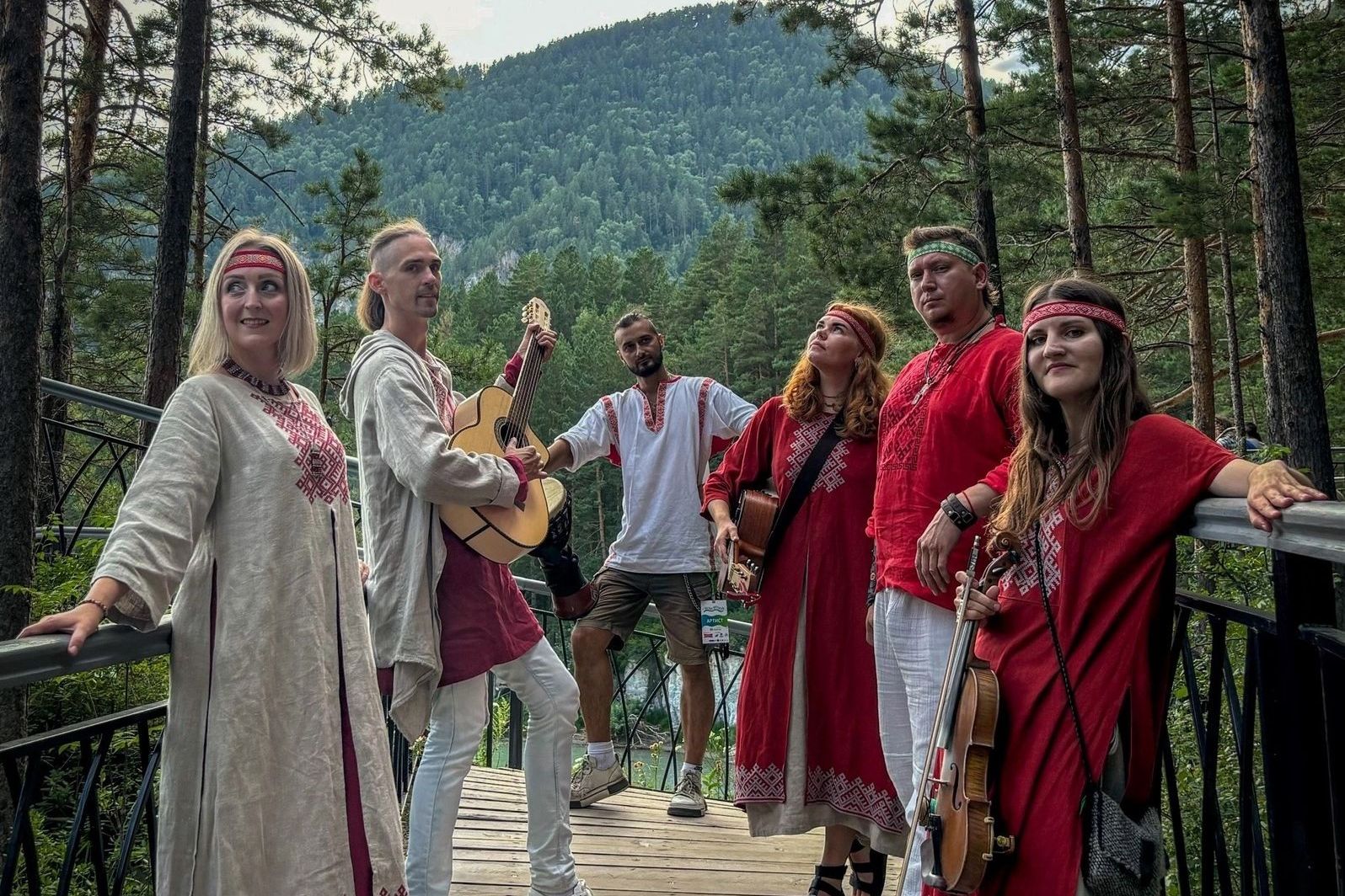 фолк-группа Човен в Парке Рериха на фестивале Цветение маральника_choven_folk.jpg