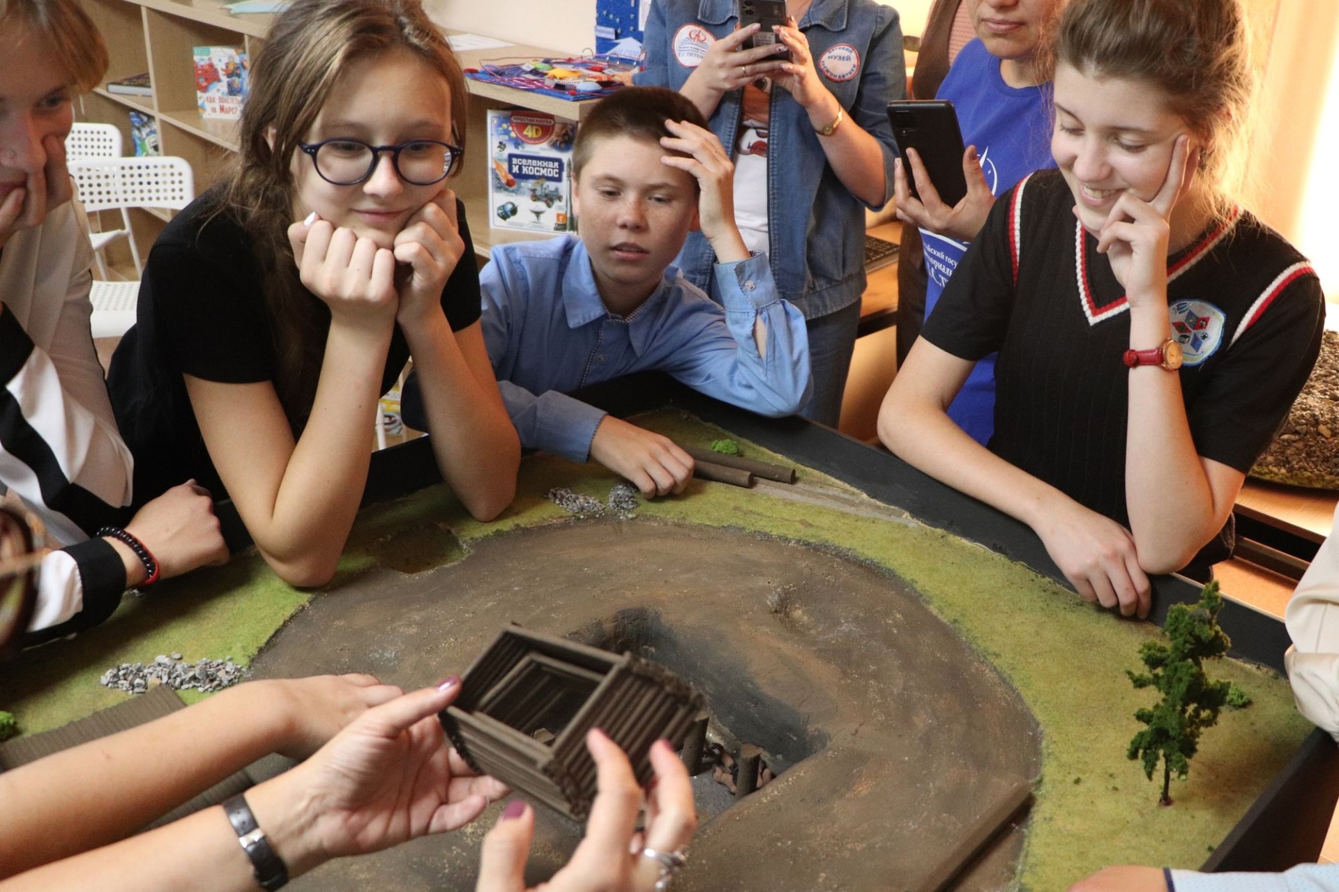 интерактивный макет Царского кургана_mnogoliky_altai.jpg