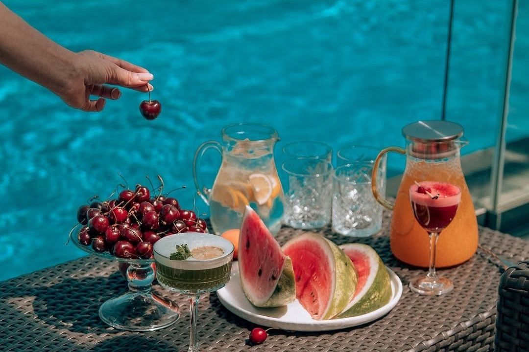 у бассейна Altai Palace_aaltaipalace.jpg