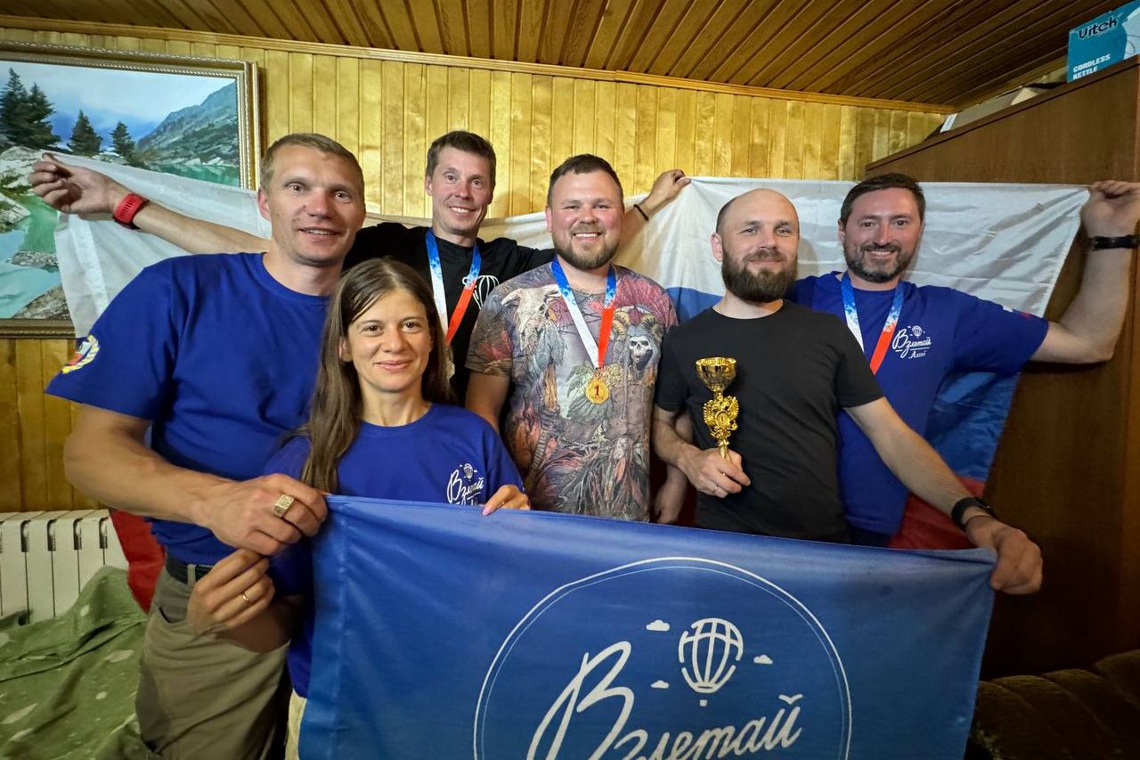 участники Осеннего фестиваля воздухоплавания_VzletaiAltai2.jpg