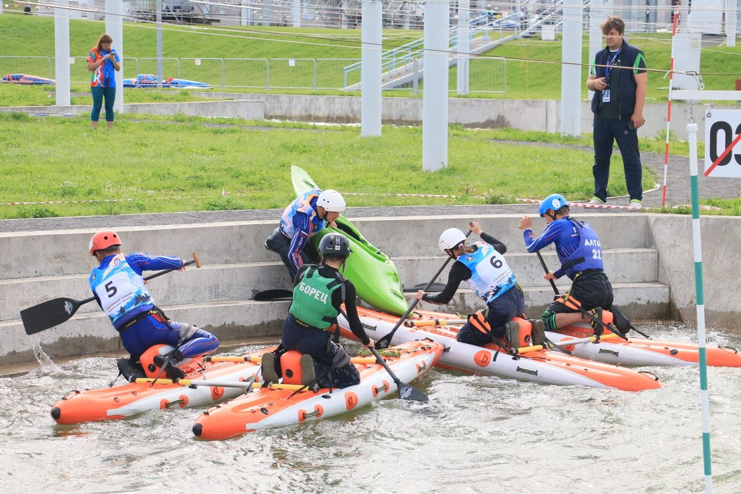 финиш экипажей катамаранов из Алтайского края на Богородском гребном канале_tmmoscow.jpg