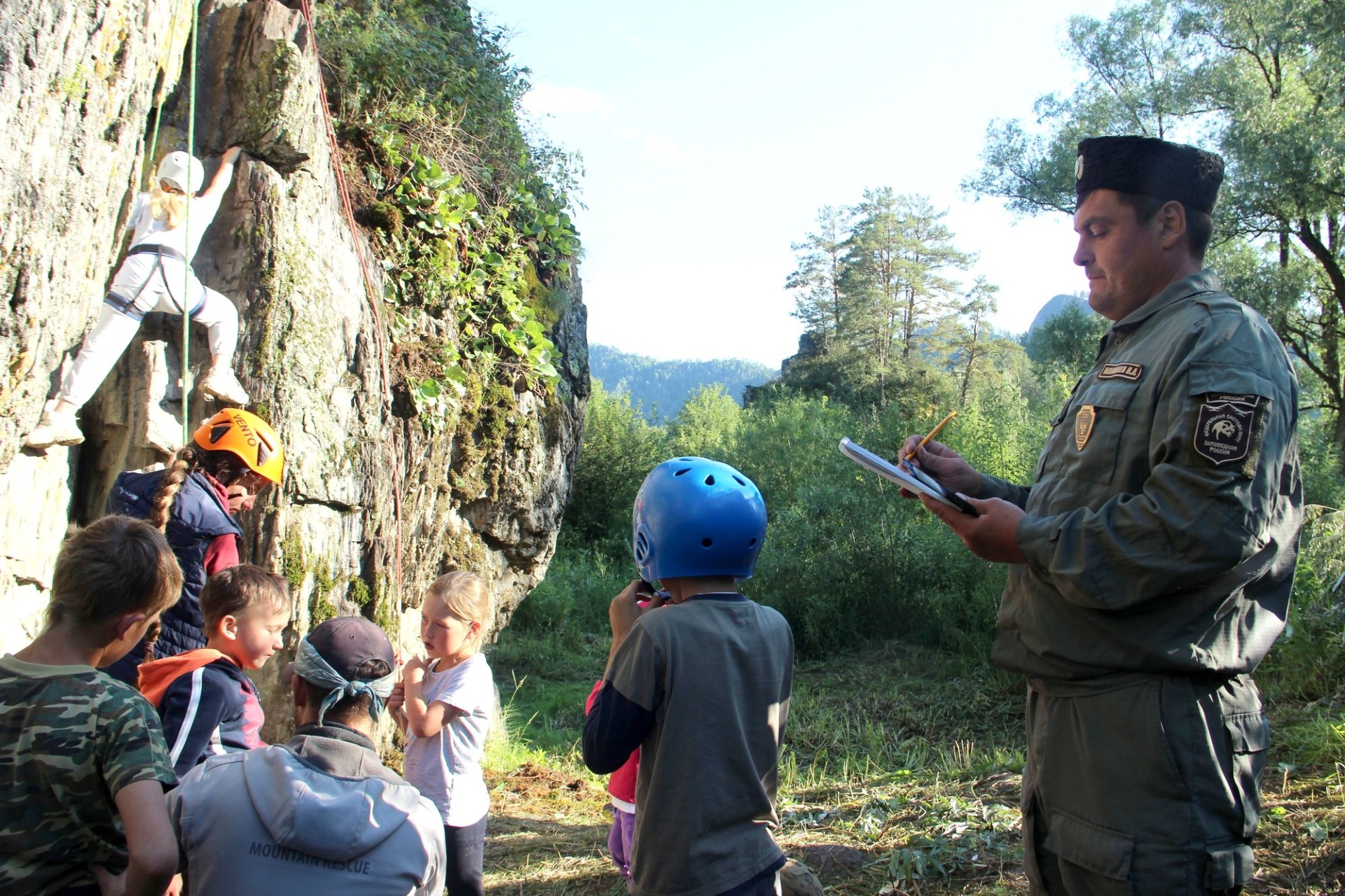 участники смены Казачий дозор_Петровки на Чарыше_ch_n_d.jpg