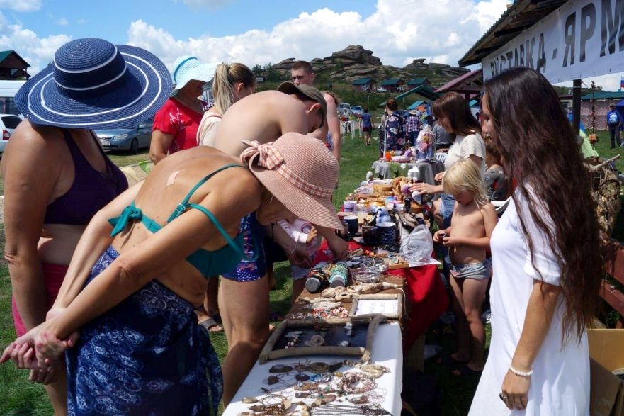 ремесленная ярмарка на Колыванском озере_kkt-zmeinogorsk.ru.jpg