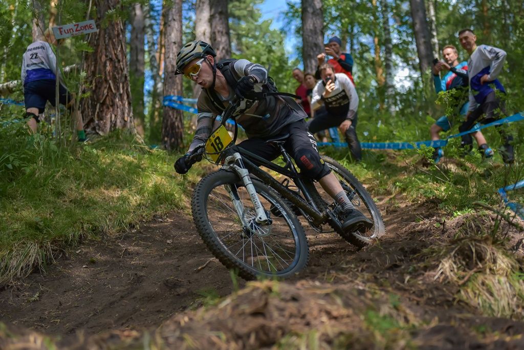 участник эндуро-гонки 2022 в байк-парке Белка в колесе_Ольга Кочкина.jpg