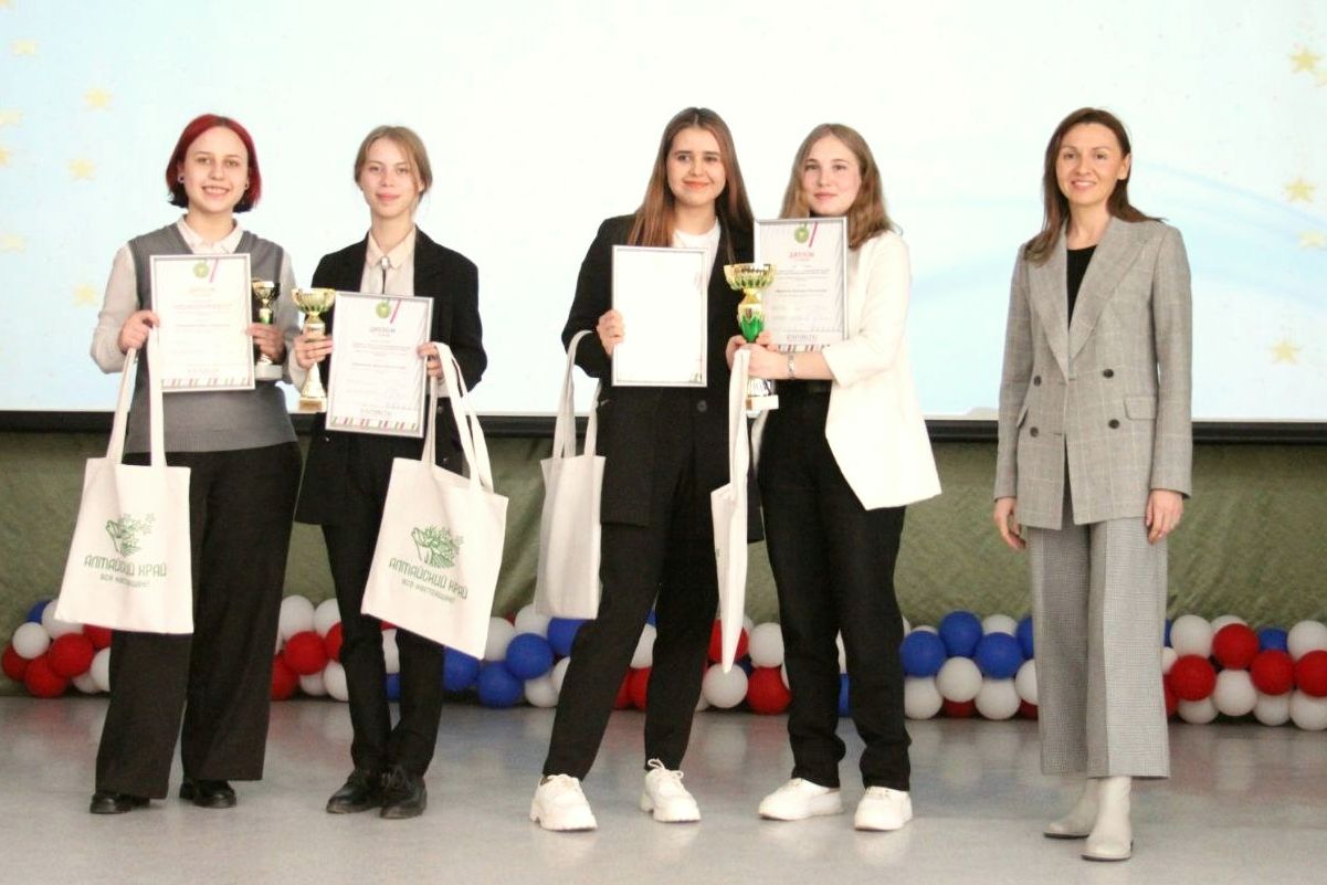 победительницы конкурса студенческих предпринимательских проектов в ААГ_aag22.jpg