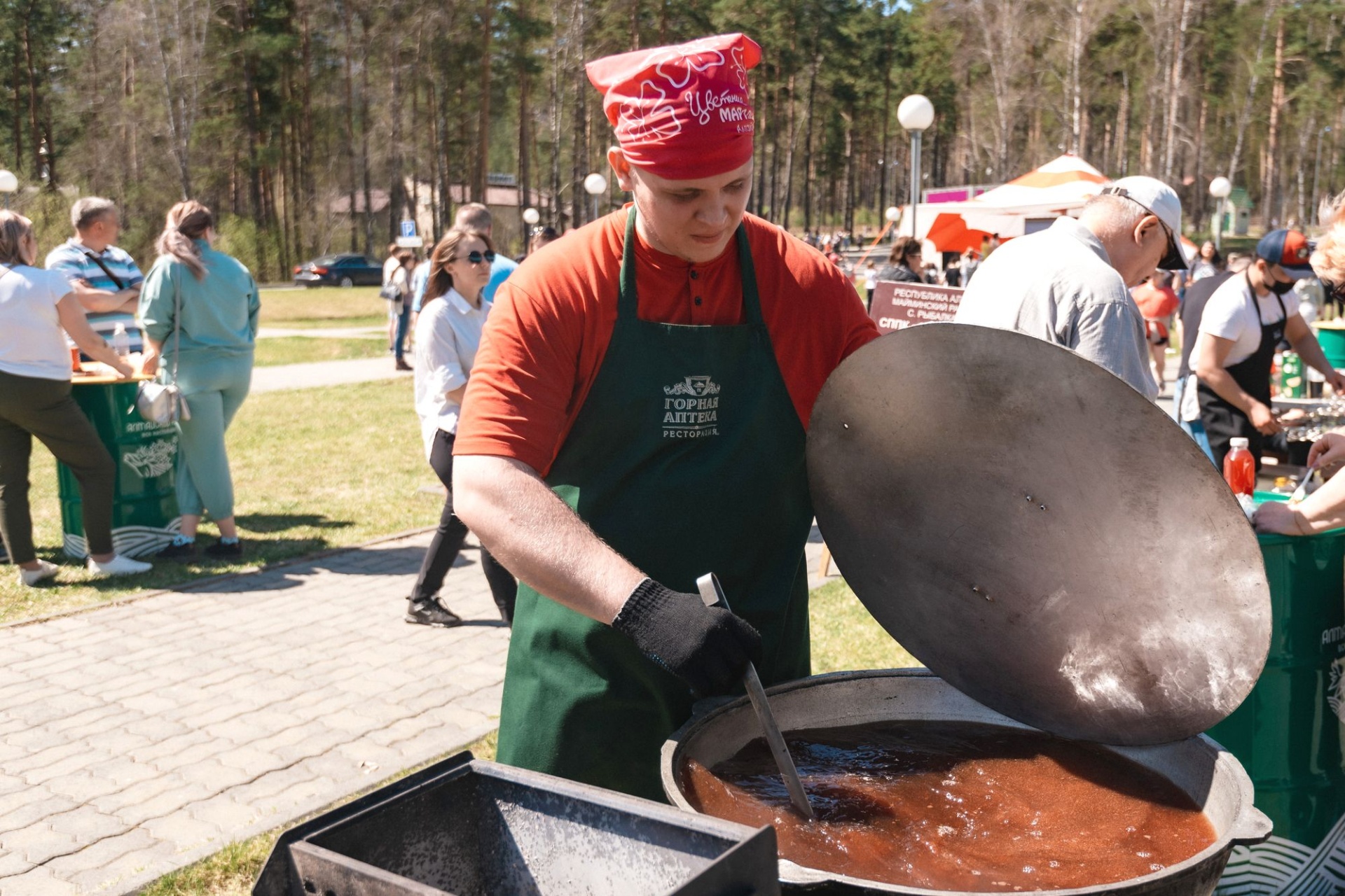 кухня ресторанов на фестивале Цветение маральника_Владимир Вдовин.jpg