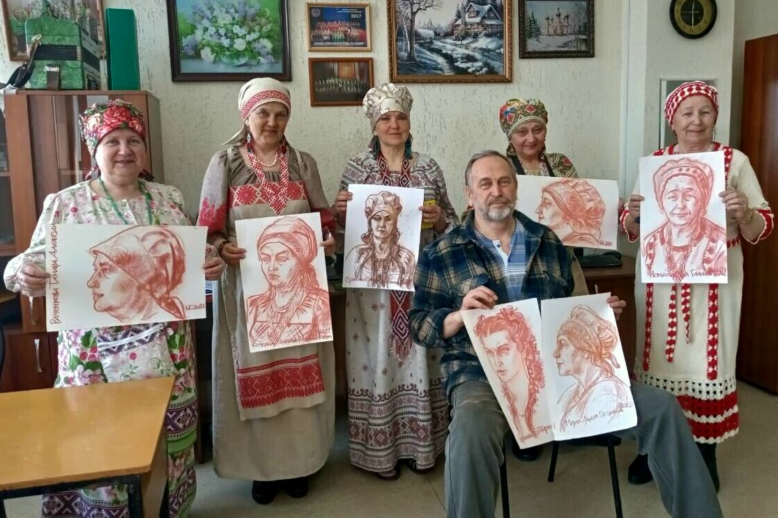 Сергей Боженко и его модели из Шипуново_Наталья Шнайдер.jpg Сергей Боженко и его модели из Шипуново_Наталья Шнайдер.jpg