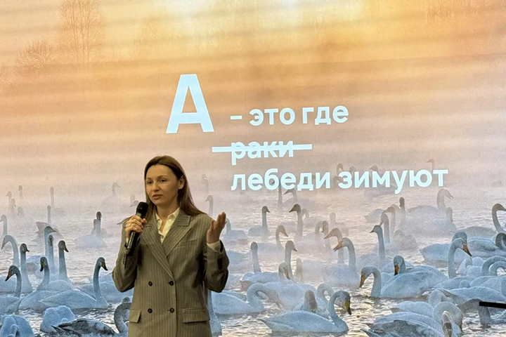 Вероника Меркульева приветствует гостей алтайского роуд-шоу в Тюмени_Елена Седых.png