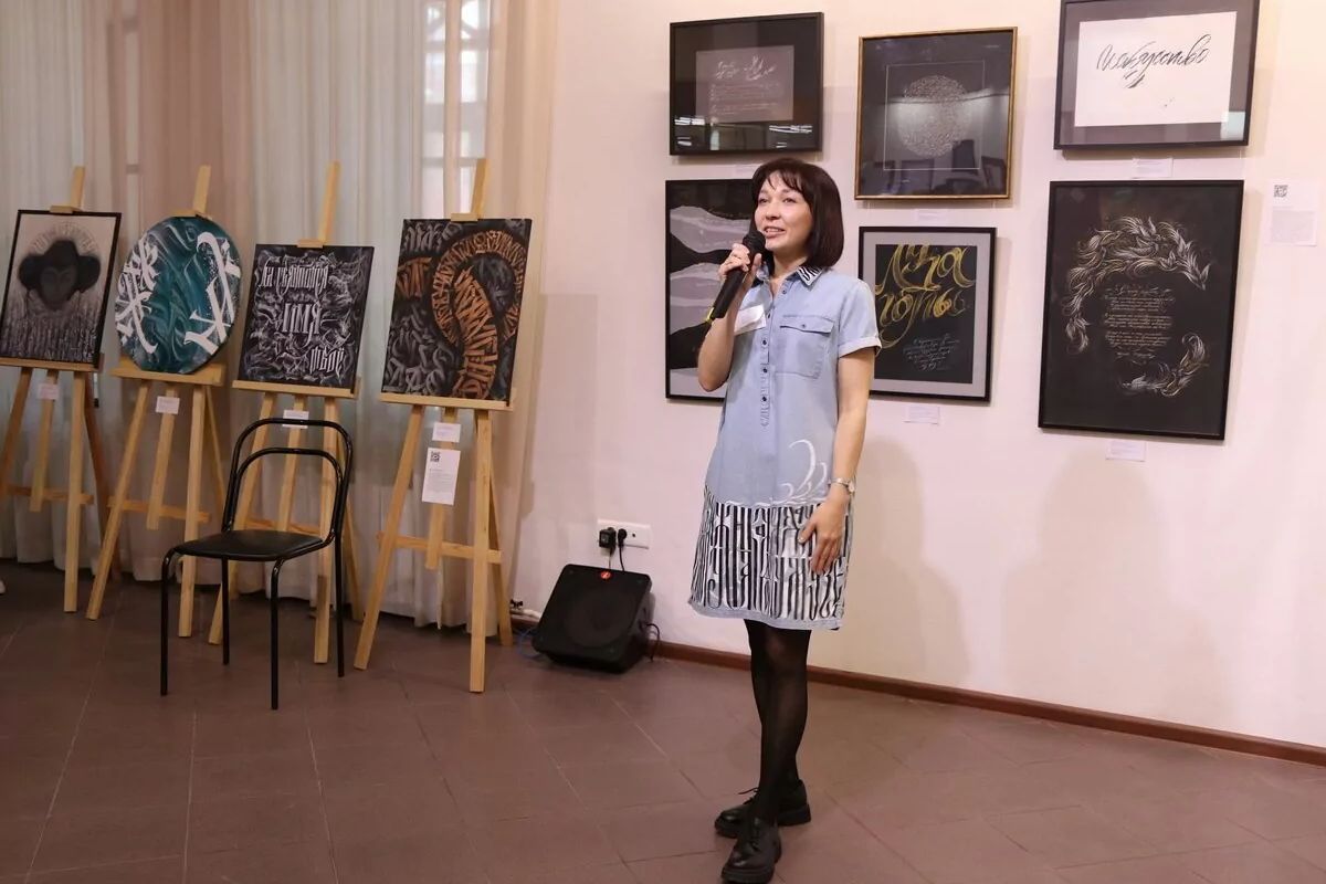 Ольга Алексеенко на коллективной выставке каллиграфии_ak-rnd.org.jpg
