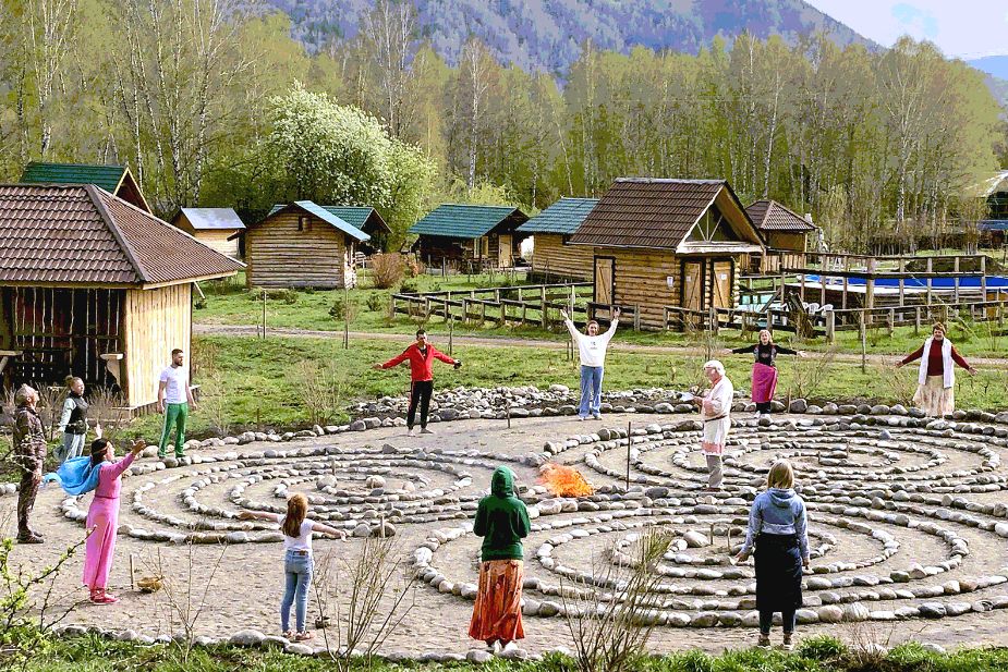 школа проектировщика лабиринтов на усадьбе Сокол_sokol-altai.com.jpg