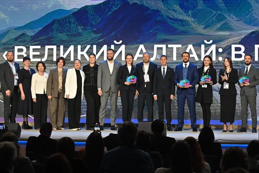 команды двух Алтаев - финалисты форума Открой твою Россию_пресс-служба АСИ.jpg