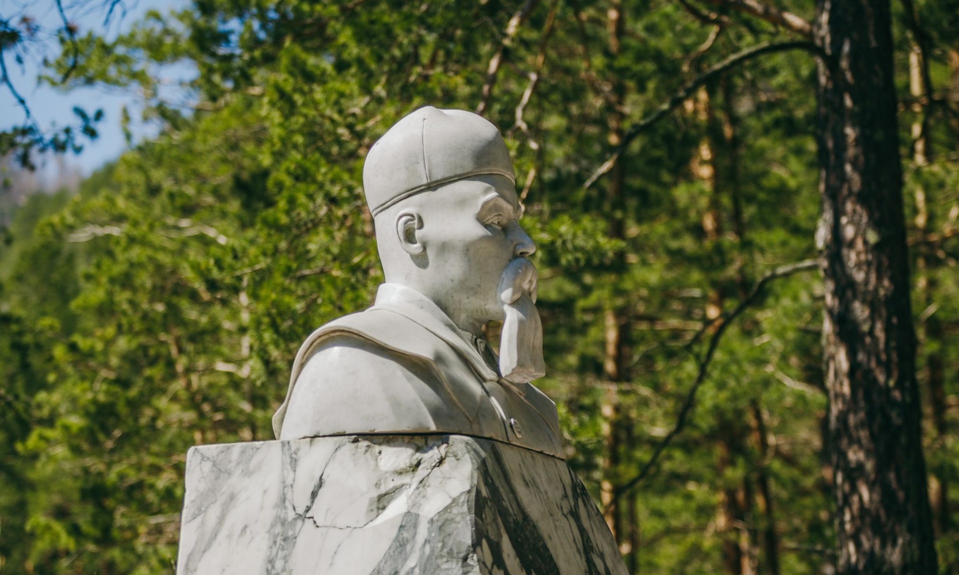 памятник Рериху на Бирюзовой Катуни_Елена_Захарова.jpg памятник Рериху на Бирюзовой Катуни_Елена_Захарова.jpg
