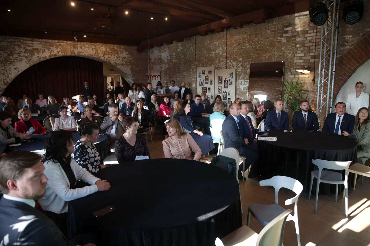 гости церемонии награждения в День туризма в Алтайском крае_Евгений Петров.jpg