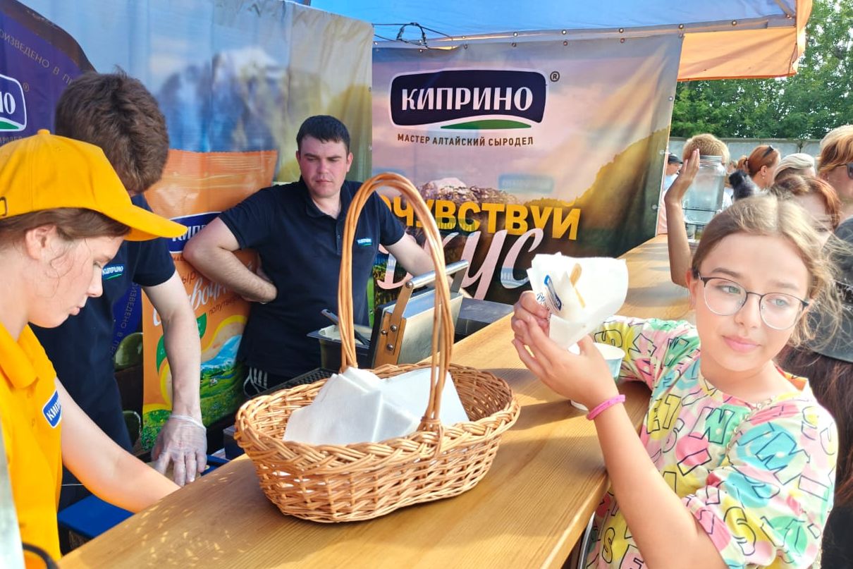 фестиваль Как сыр в масле в селе Киприно_cntdaltai.ru.jpg