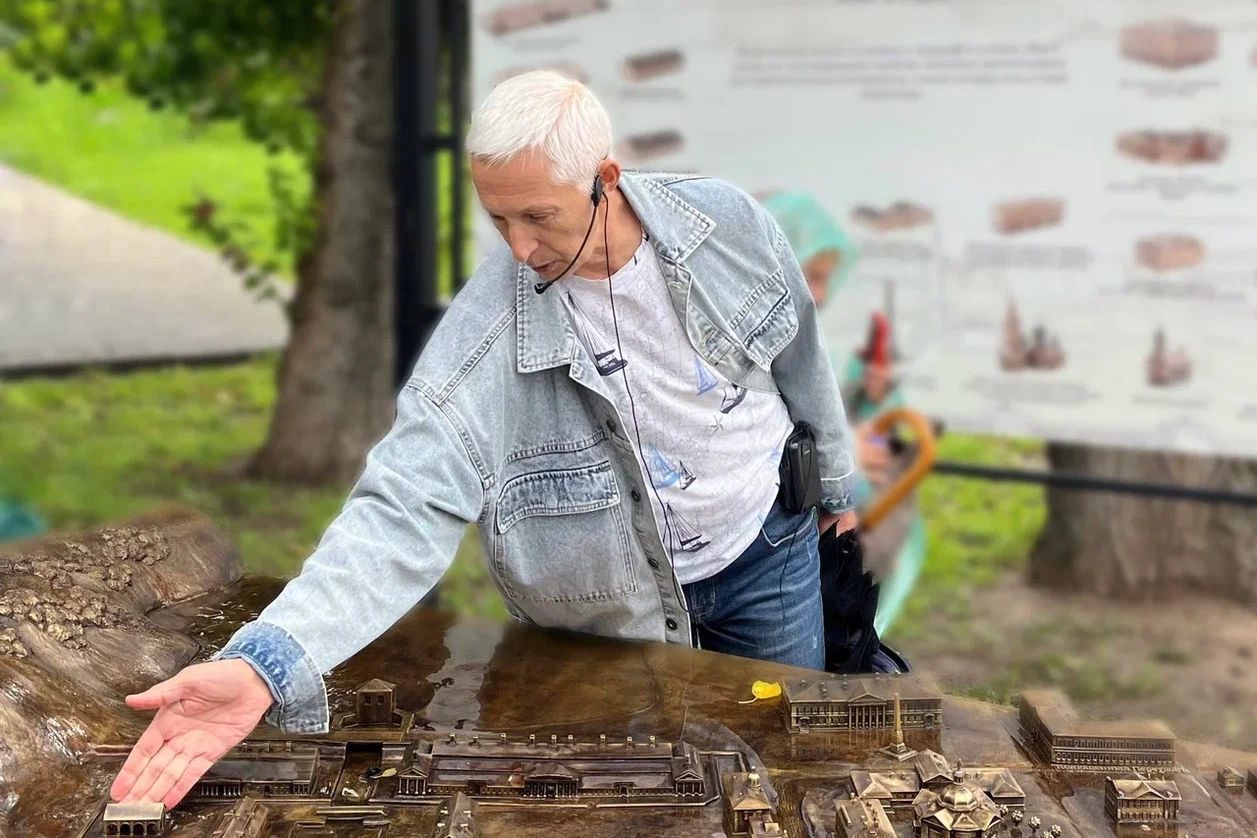 Виктор Исаев проводит экскурсию в Нагорном парке_tourargo22.jpg