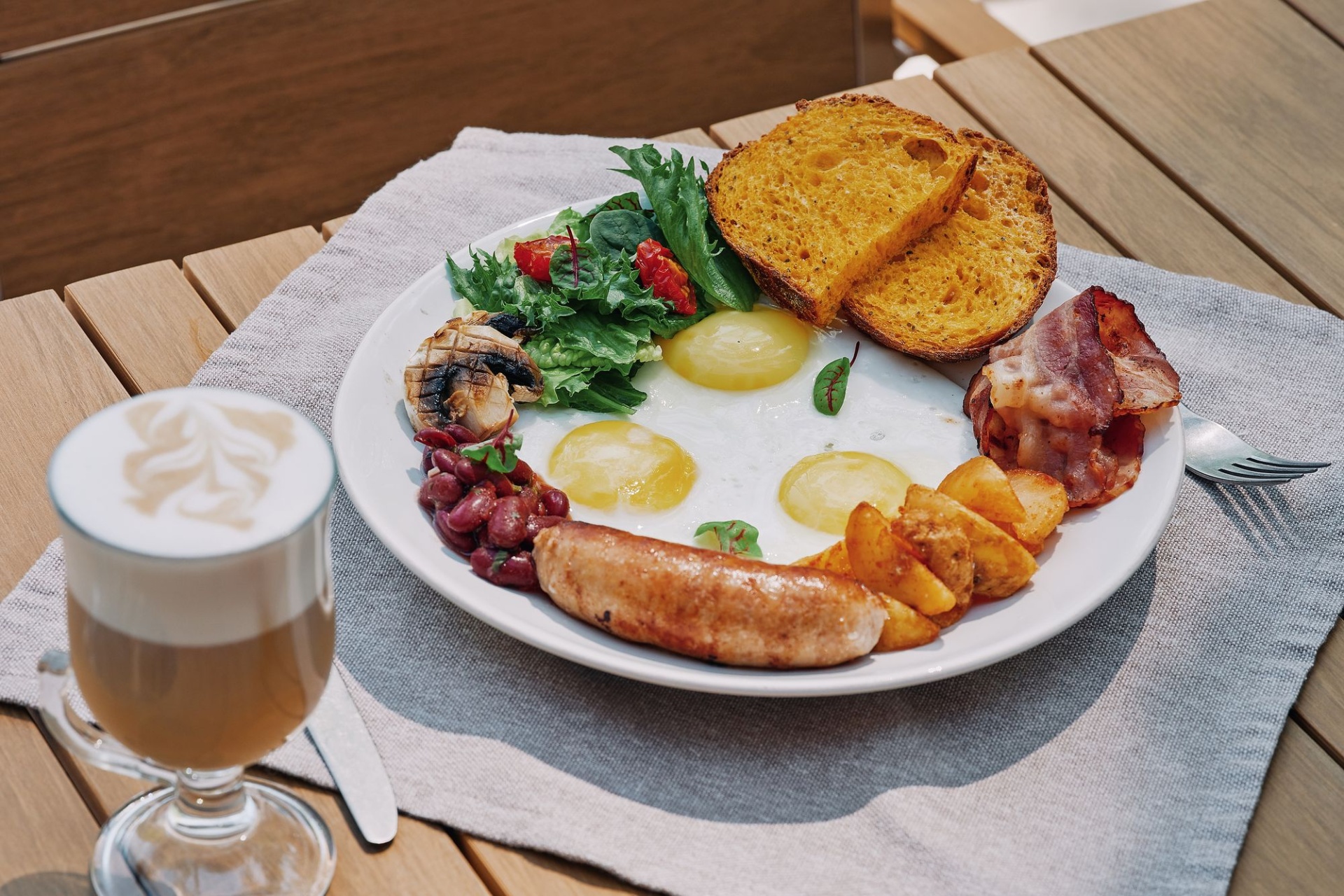 завтрак в ресторане Сосны_Grand Chalet Altay_best-restaurant.nsk.sobaka.ru.jpg