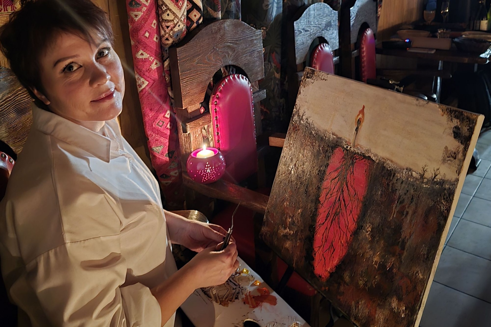 Светлана Шайкина пишет картину на гастроужине Юлии Литвиненко в Бийске_xinkali22.jpg