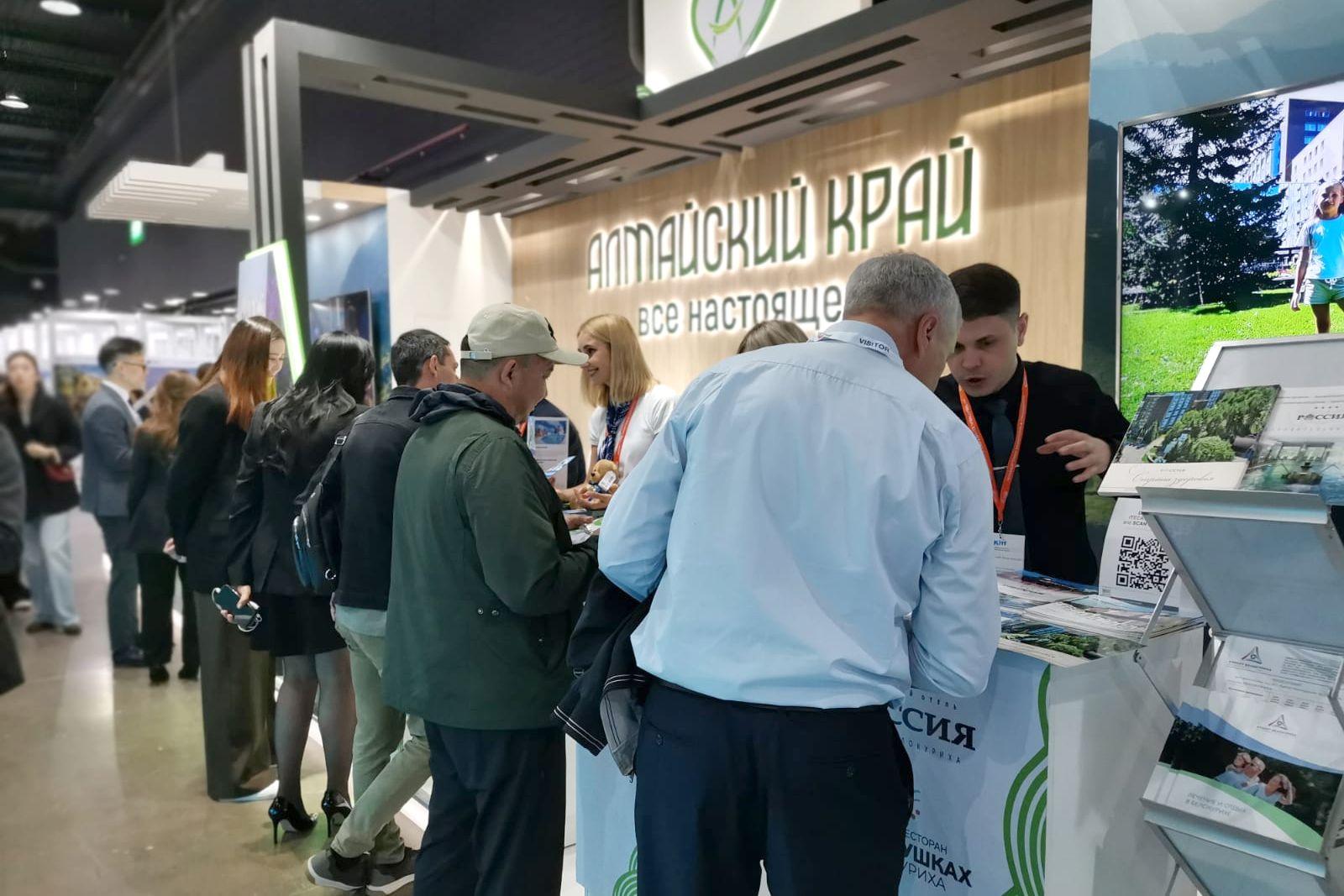 гости стенда Алтайского края на туристской выставке KITF в Казахстане _Сергей Попович.jpg