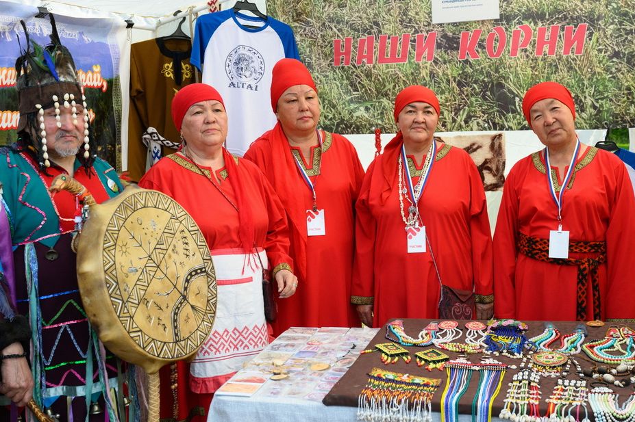ансамбль кумандинцев Одычак из Красногорского района_katun-fest.ru.jpg