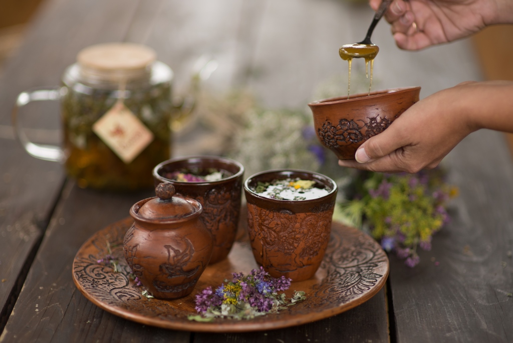 алтайский травяной чай и мед с усадьбы Сокол.jpg