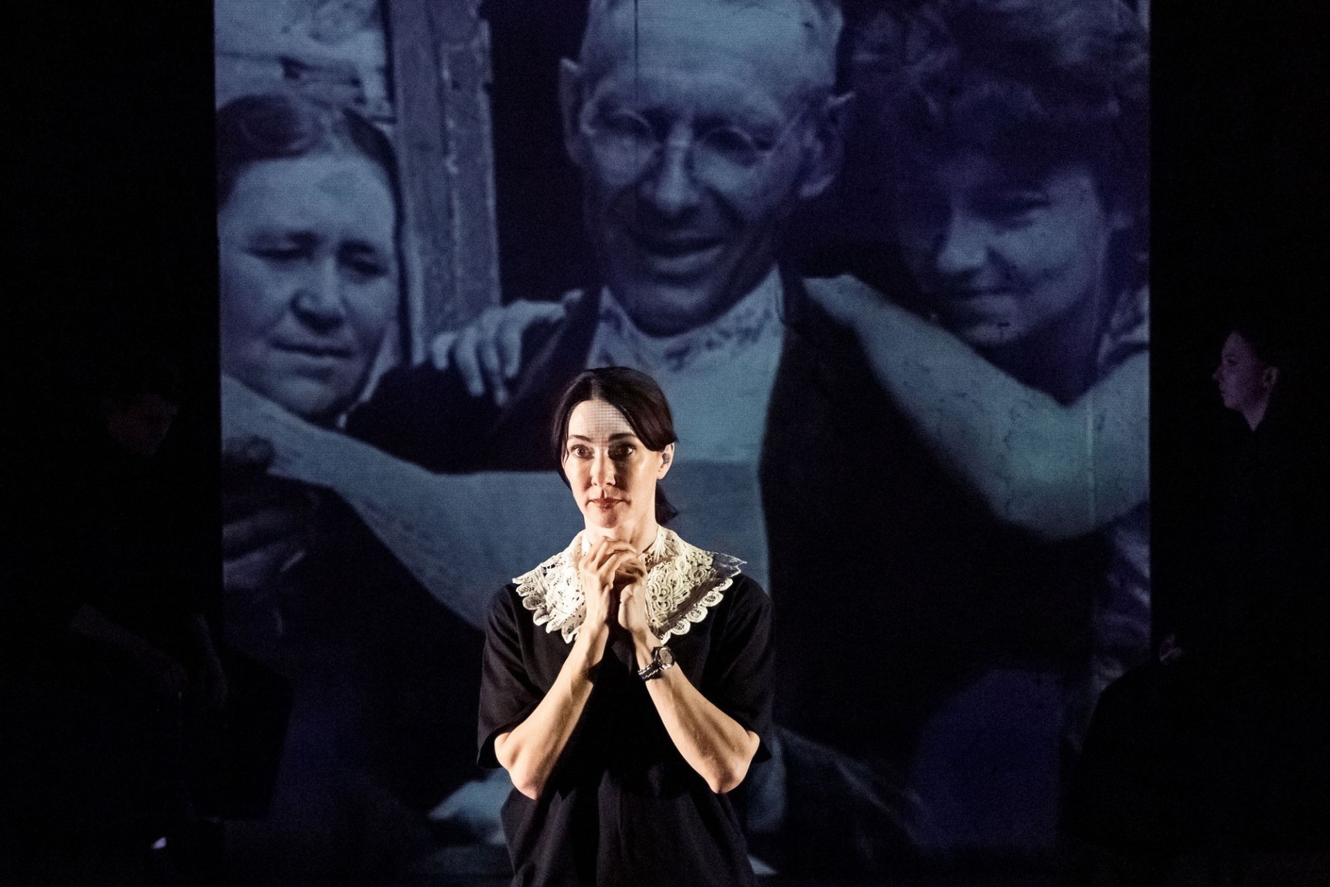 актриса спектакля Титов Долгое ожидание_Елизавета Гундарина.jpg